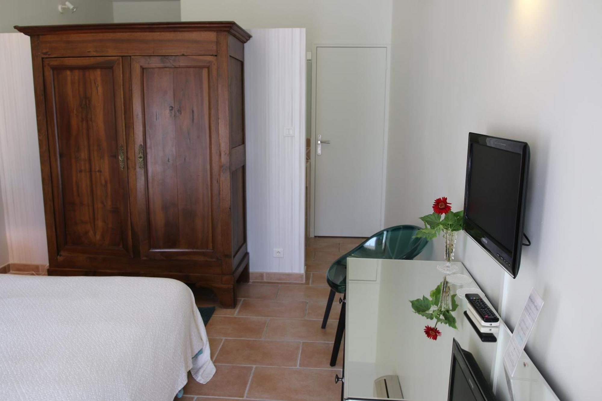 Bed and Breakfast Le relais d'Angélique Lunel  Exterior foto