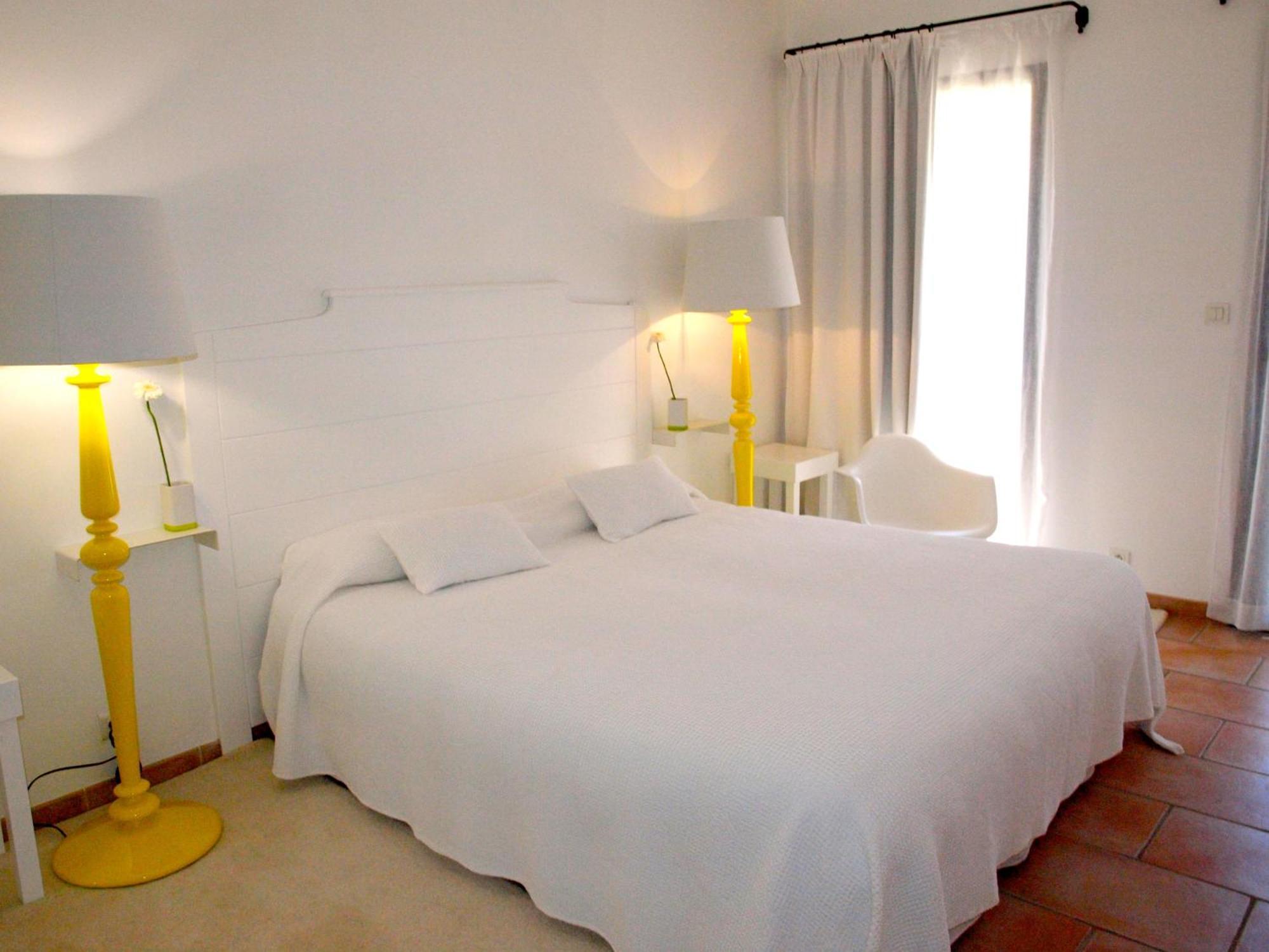 Bed and Breakfast Le relais d'Angélique Lunel  Exterior foto