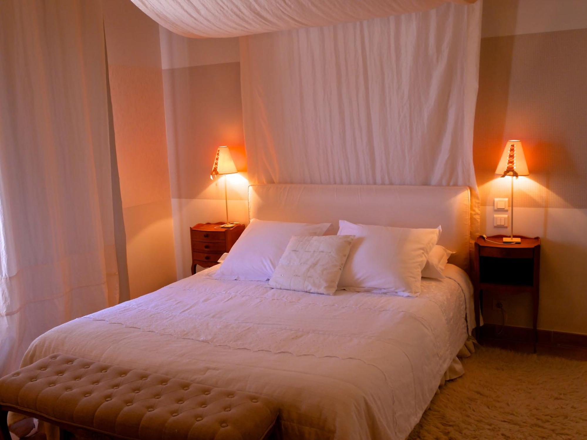 Bed and Breakfast Le relais d'Angélique Lunel  Habitación foto