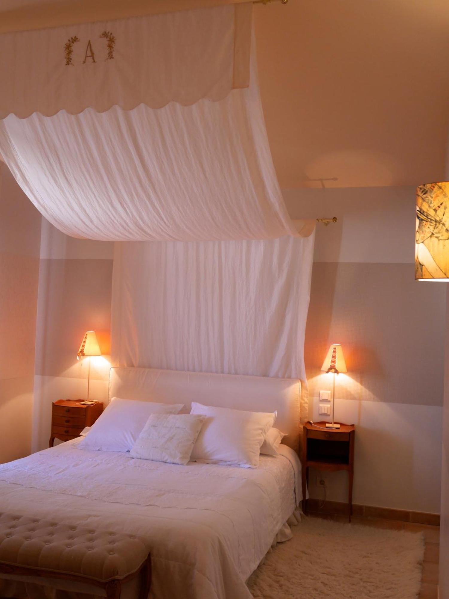 Bed and Breakfast Le relais d'Angélique Lunel  Habitación foto