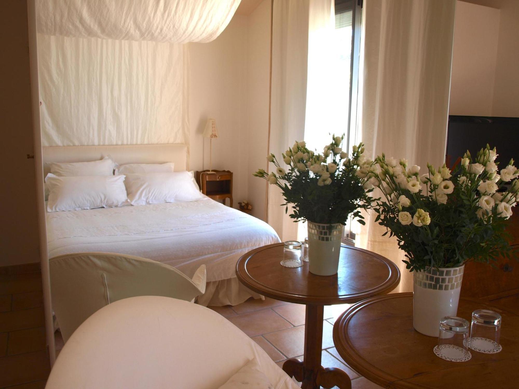 Bed and Breakfast Le relais d'Angélique Lunel  Habitación foto