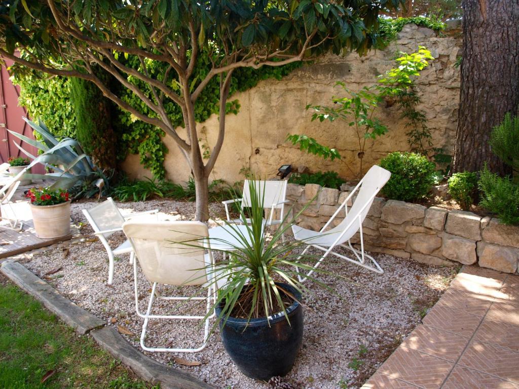 Bed and Breakfast Le relais d'Angélique Lunel  Exterior foto